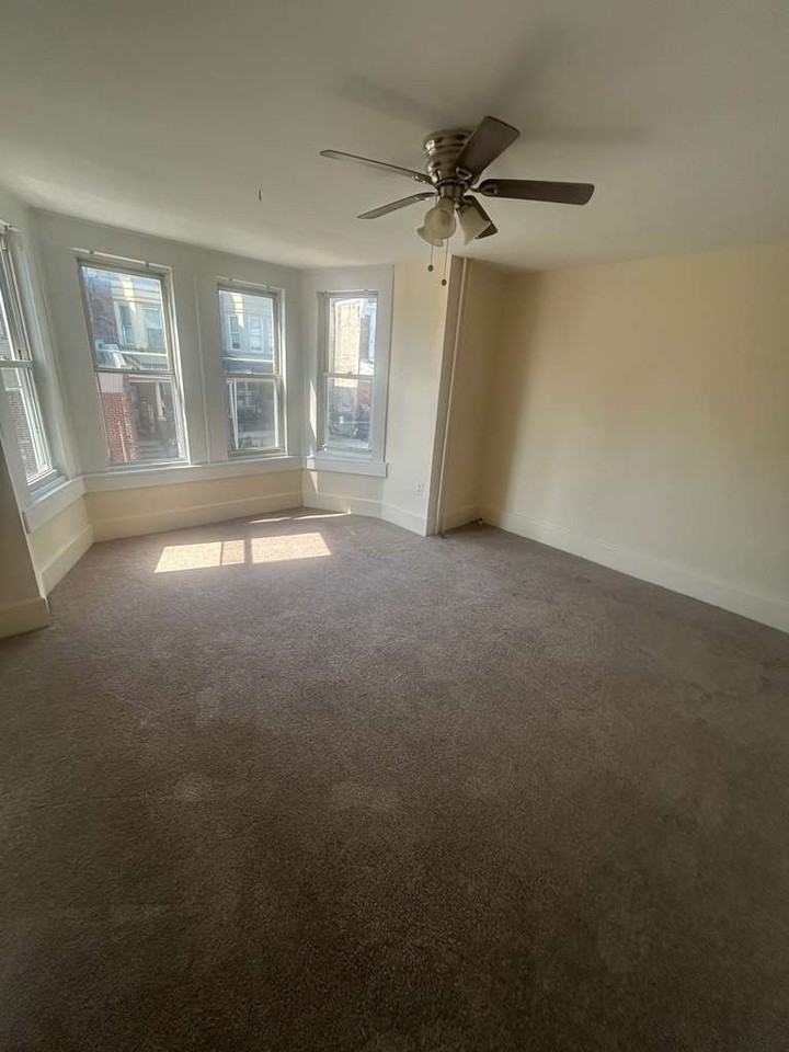 3901 Pennsgrove St - Photo 3 of 6