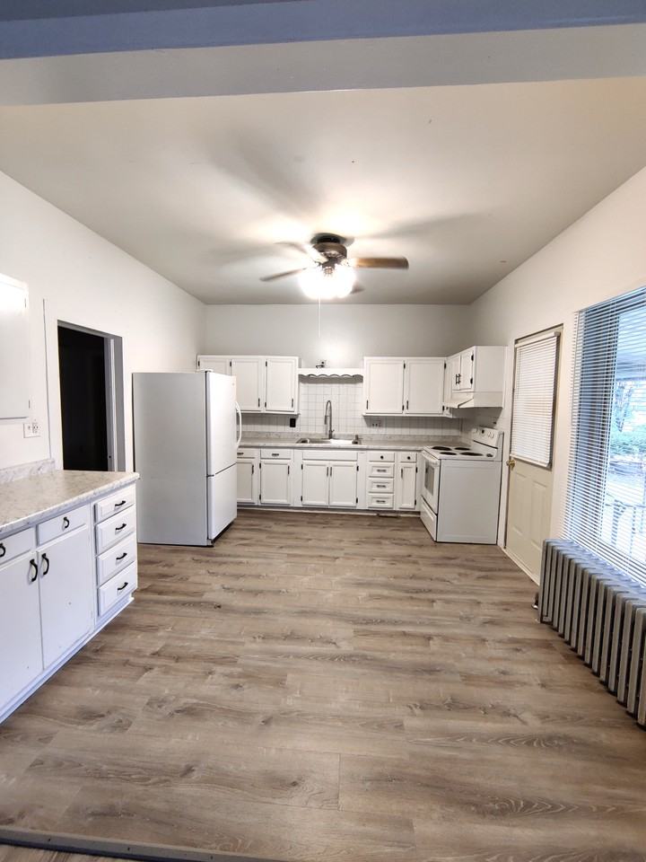 242 W Lincoln Ave #1 - Photo 3 of 14