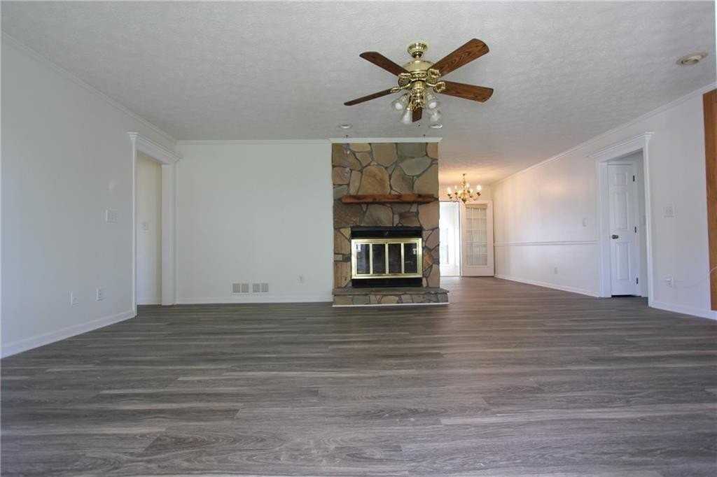 818 Springlake Rd - Photo 3 of 50
