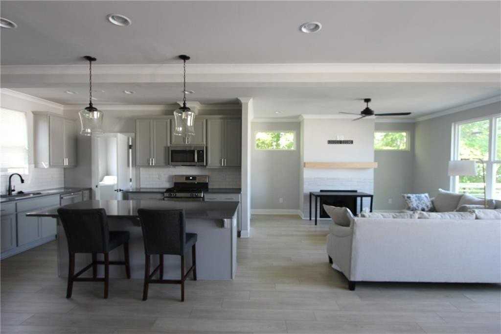 1740 Bolton Rd Nw - Photo 4 of 48