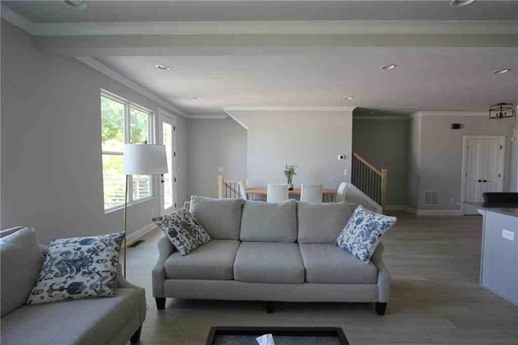 1740 Bolton Rd Nw - Photo 7 of 48
