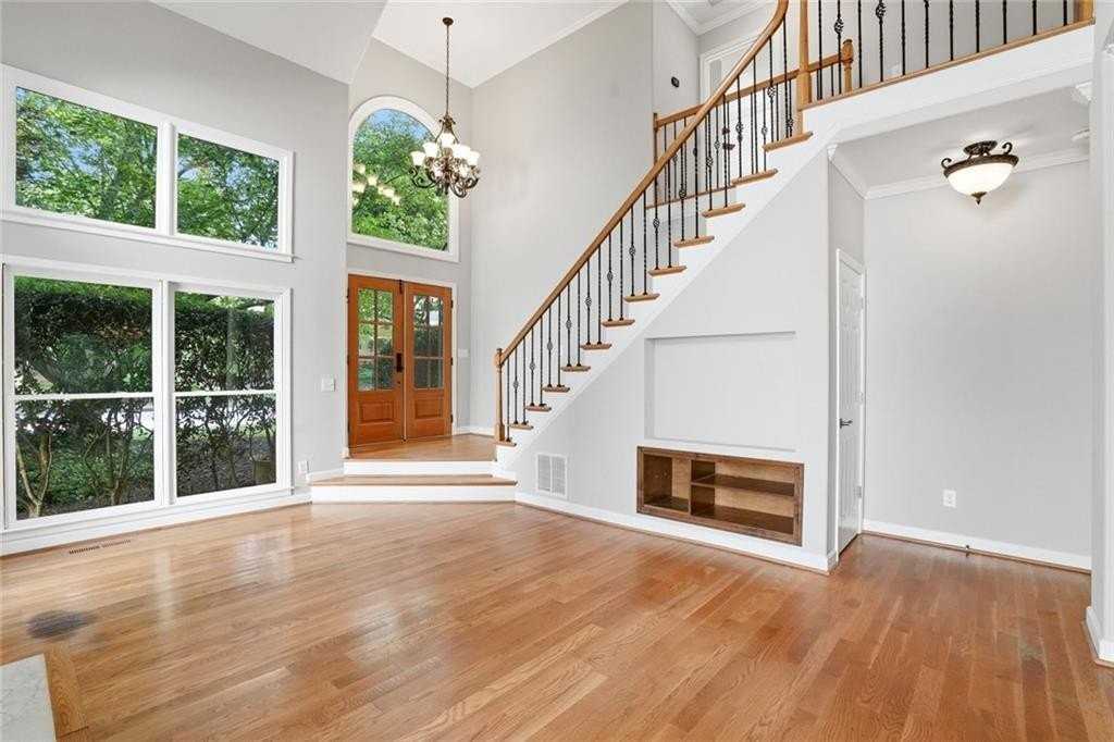 360 Landing Entry - Photo 5 of 24
