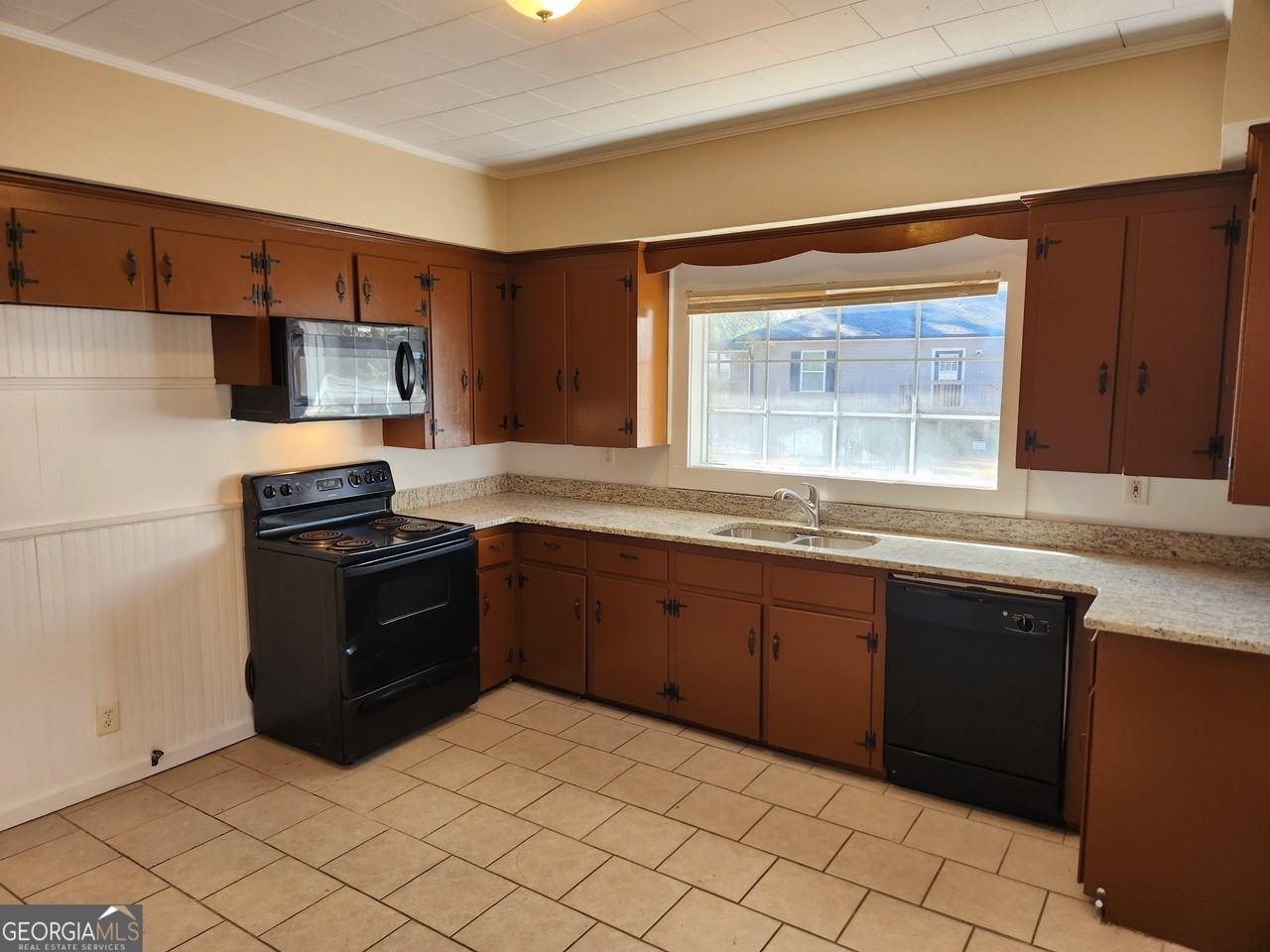 260 E 3rd St - Photo 2 of 15
