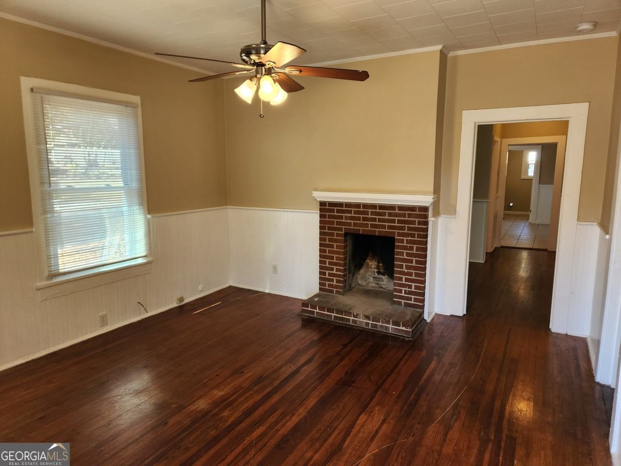 260 E 3rd St - Photo 3 of 15