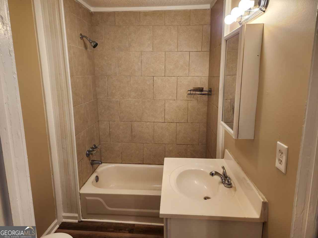 260 E 3rd St - Photo 5 of 15