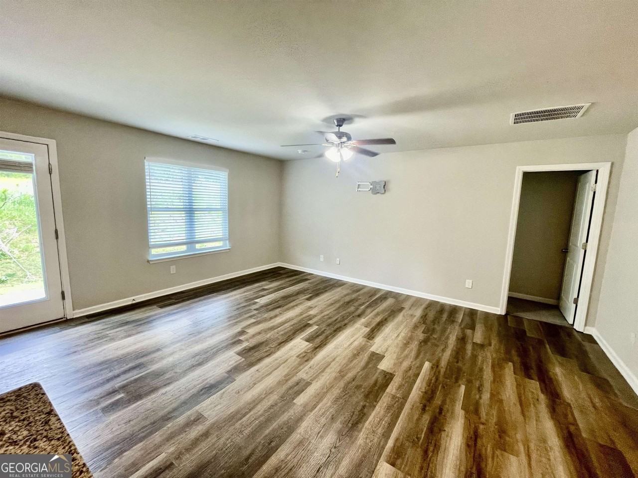 131 W Lexington Ave - Photo 2 of 15