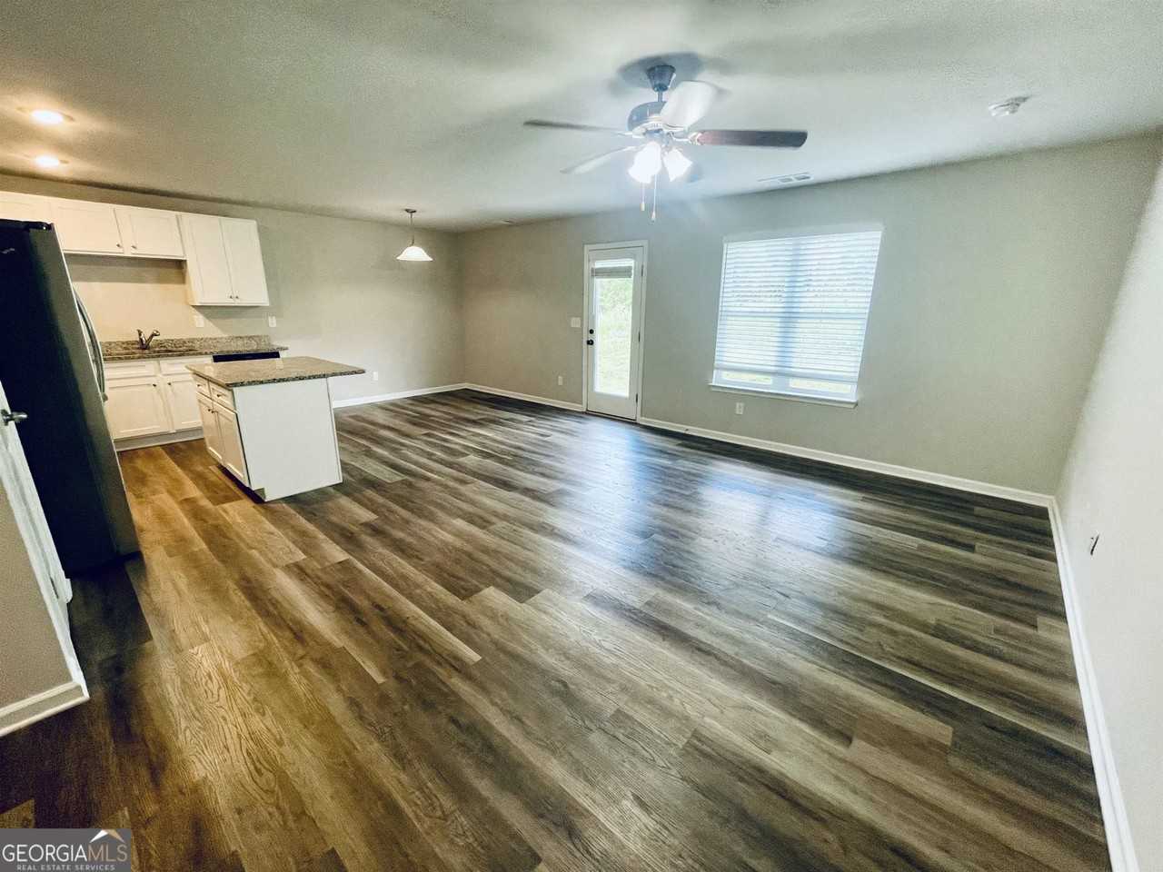 131 W Lexington Ave - Photo 3 of 15