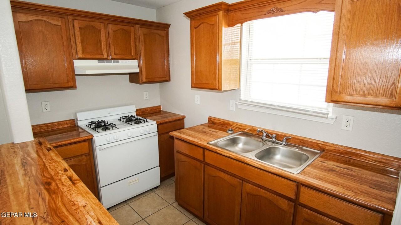 216 S Schutz Dr #10 - Photo 4 of 11