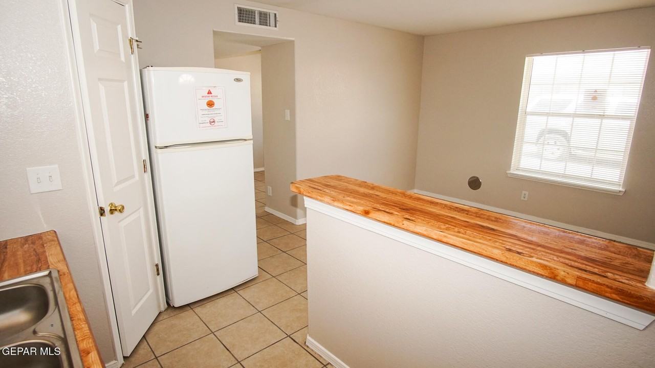 216 S Schutz Dr #10 - Photo 5 of 11