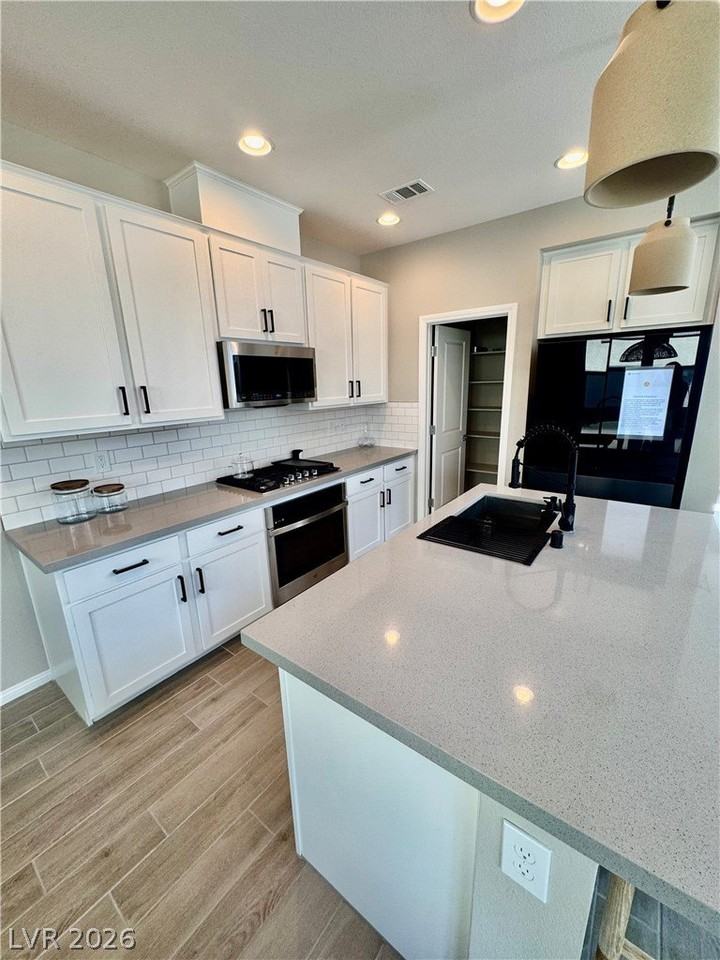 643 Solar Citrine St - Photo 3 of 29