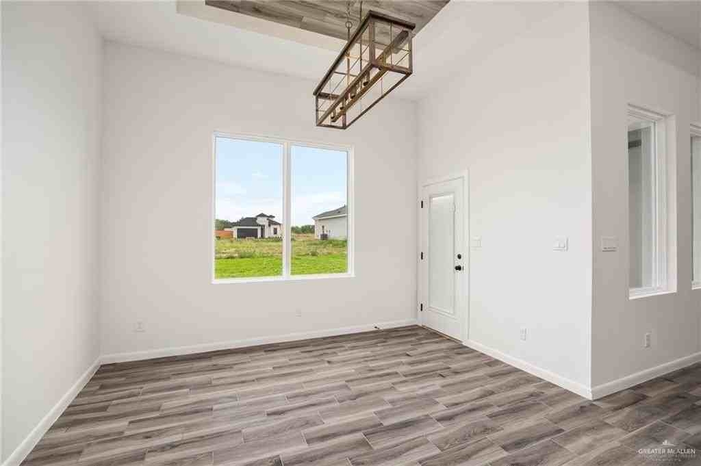 1010 Azalea St - Photo 5 of 12