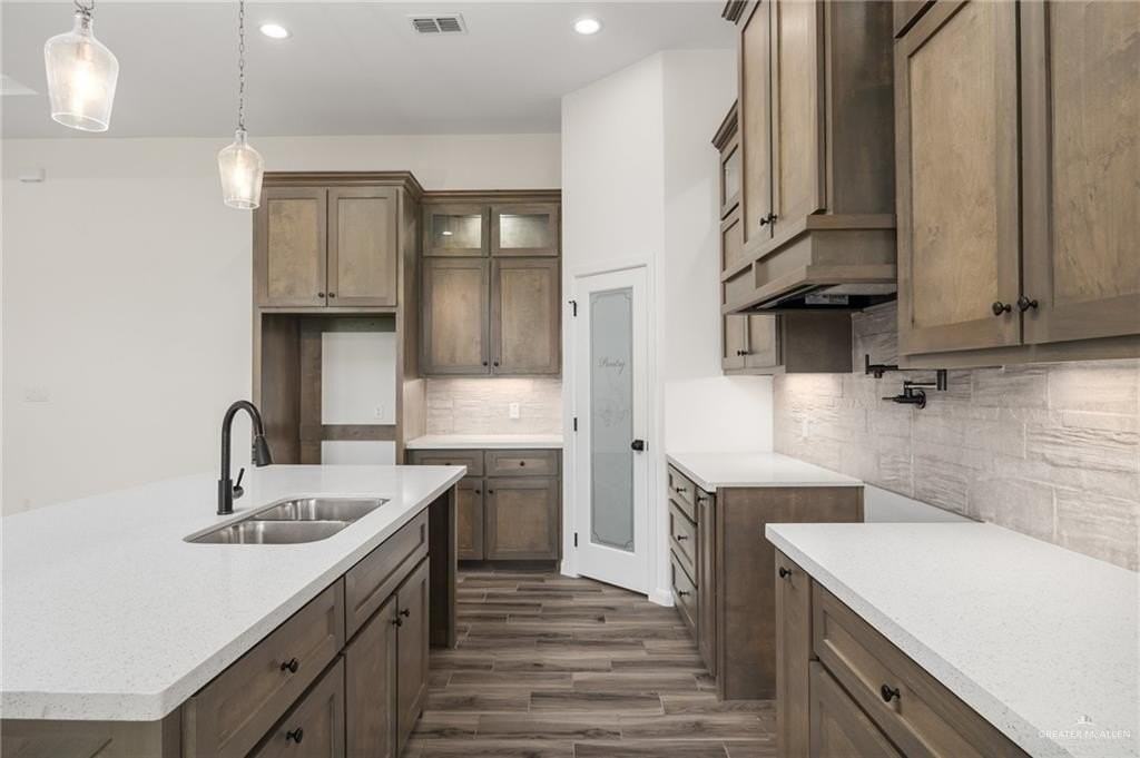 1010 Azalea St - Photo 6 of 12