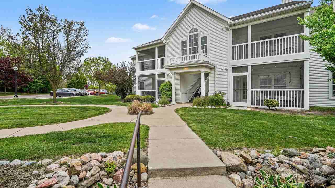 1185 Joyce Ln - Photo 2 of 26
