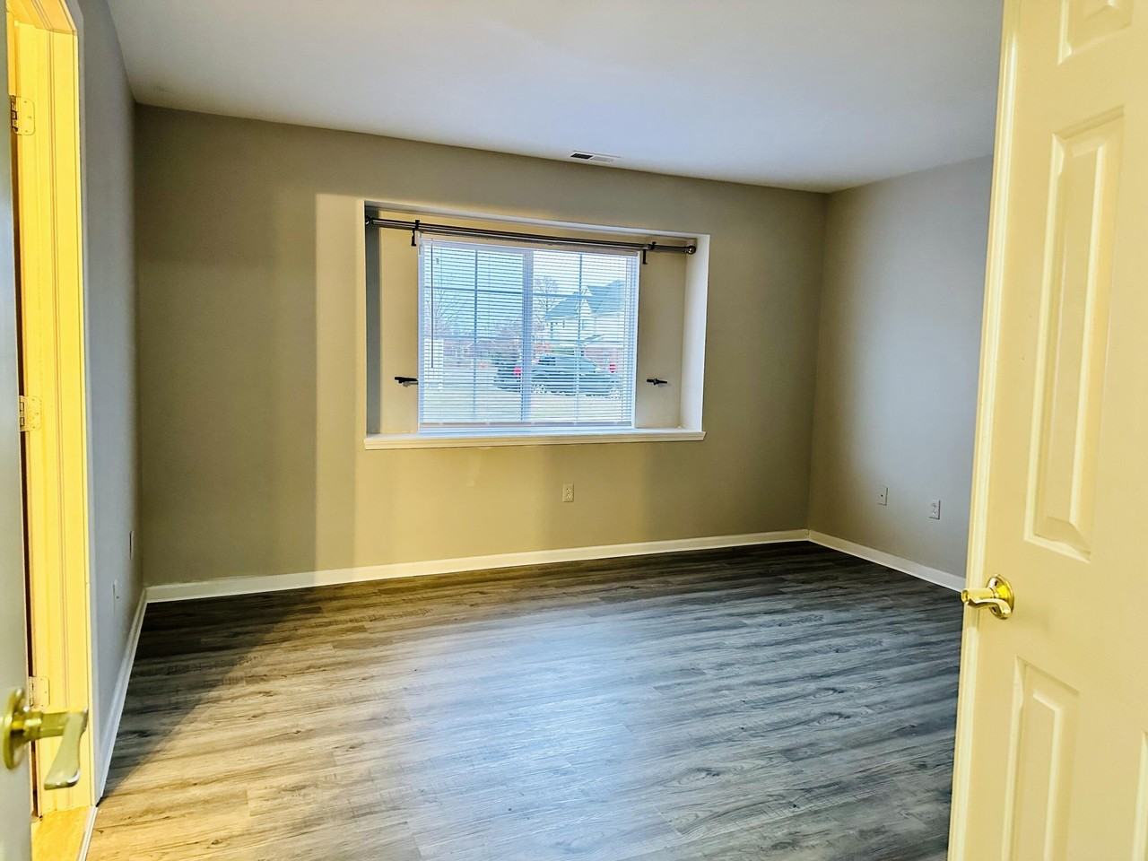 22063 Fairlane Blvd - Photo 3 of 10