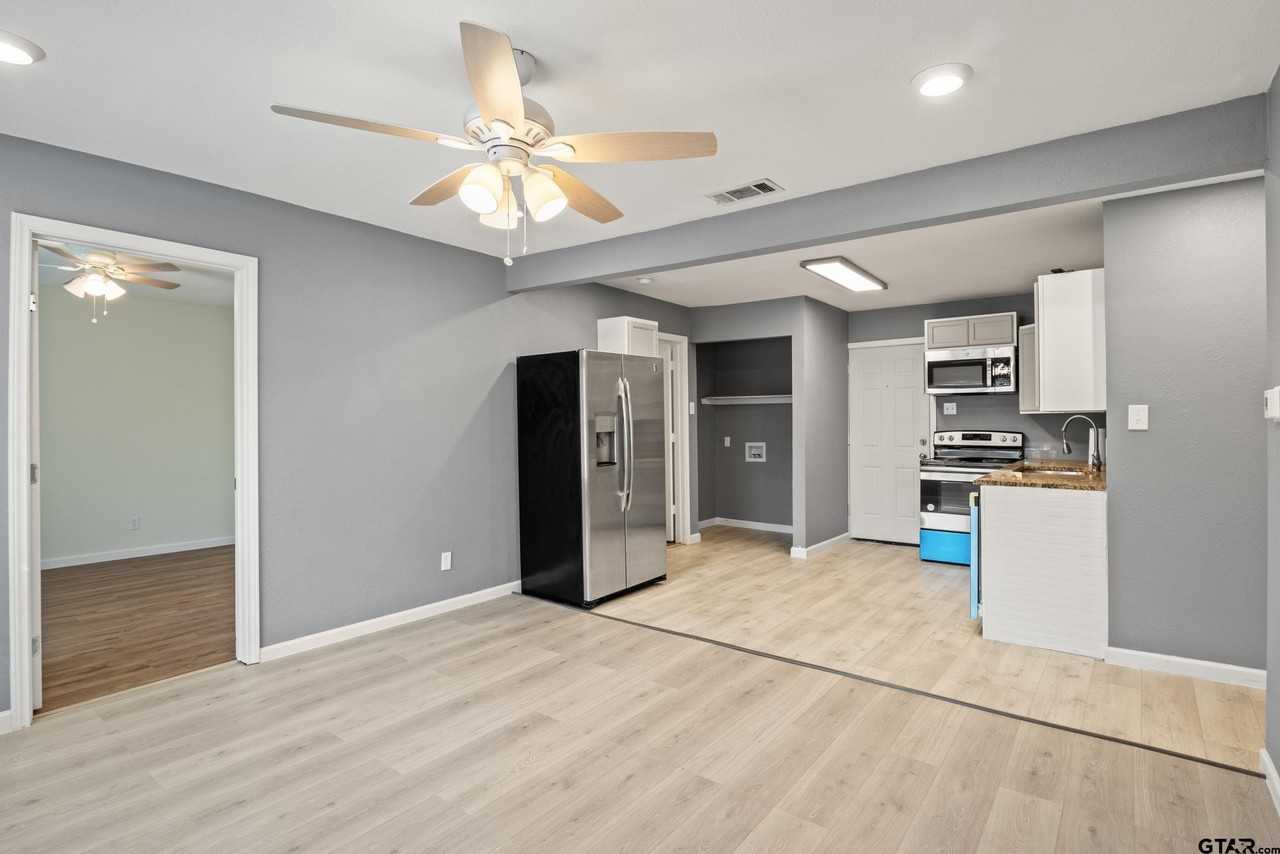 903 Hester St - Photo 6 of 17