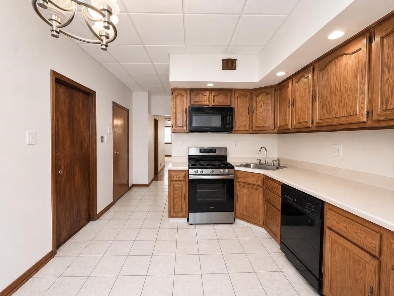 38 W 53rd St #1 - Photo 3 of 10