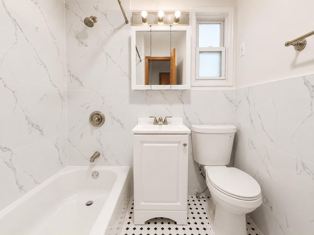 38 W 53rd St #1 - Photo 7 of 10