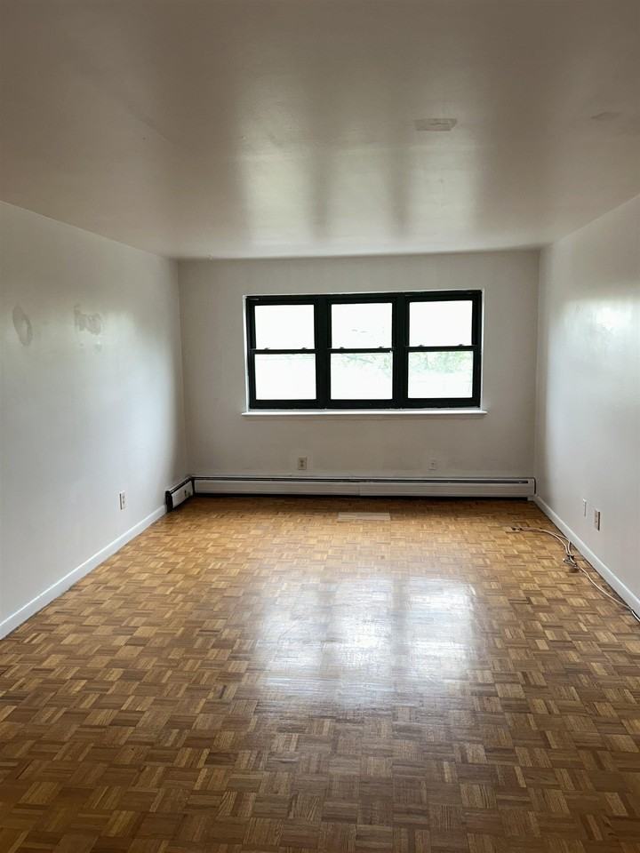 708 Boulevard E #B3 - Photo 3 of 5