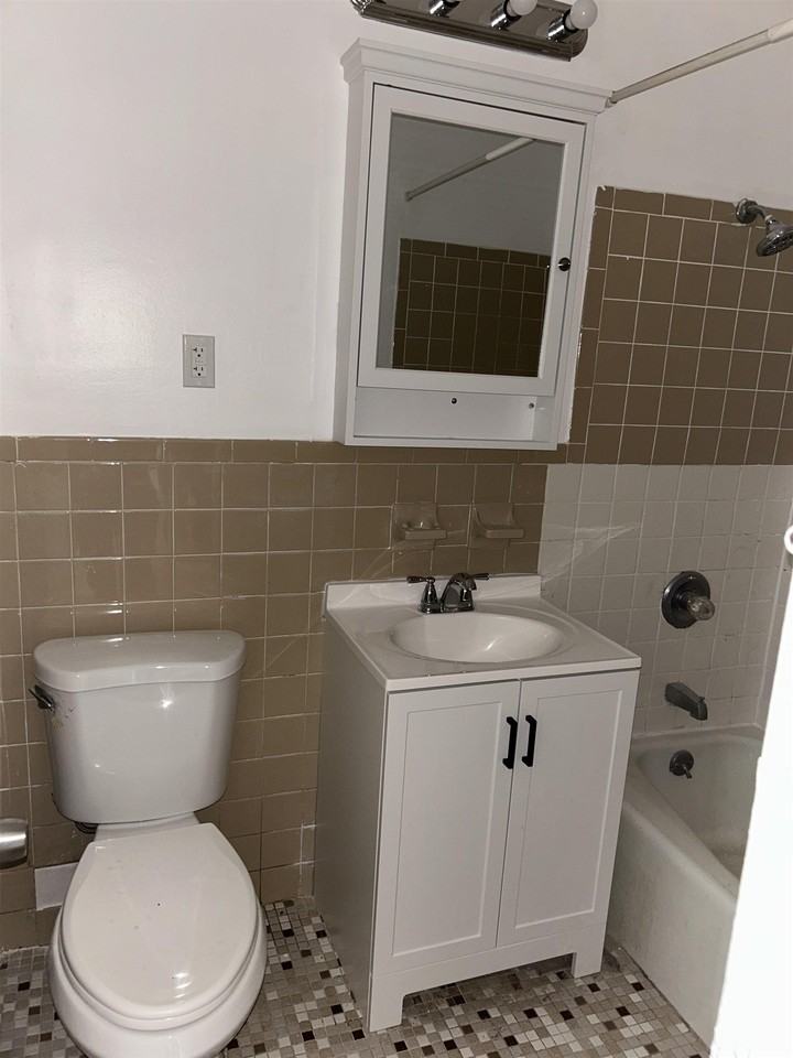 708 Boulevard E #B3 - Photo 5 of 5