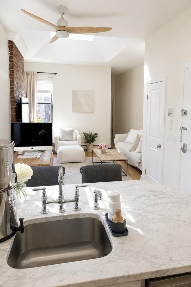 257 12th St #5A - Photo 5 of 12