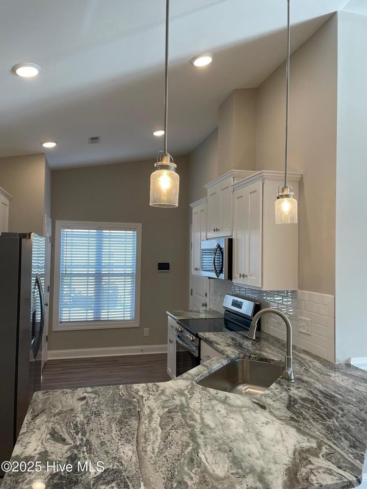 2308 Sweet Bay Dr #B - Photo 5 of 17