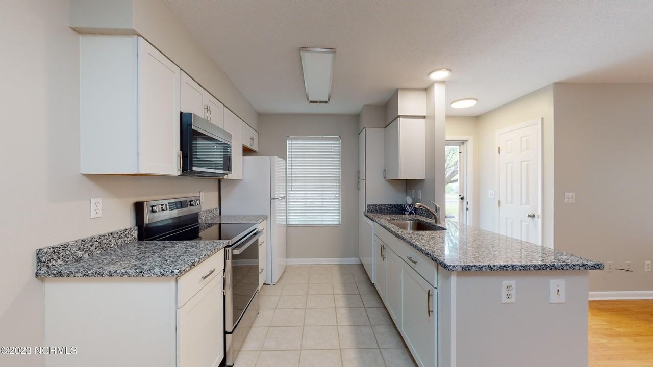 1218 Wilshire Cir - Photo 2 of 22
