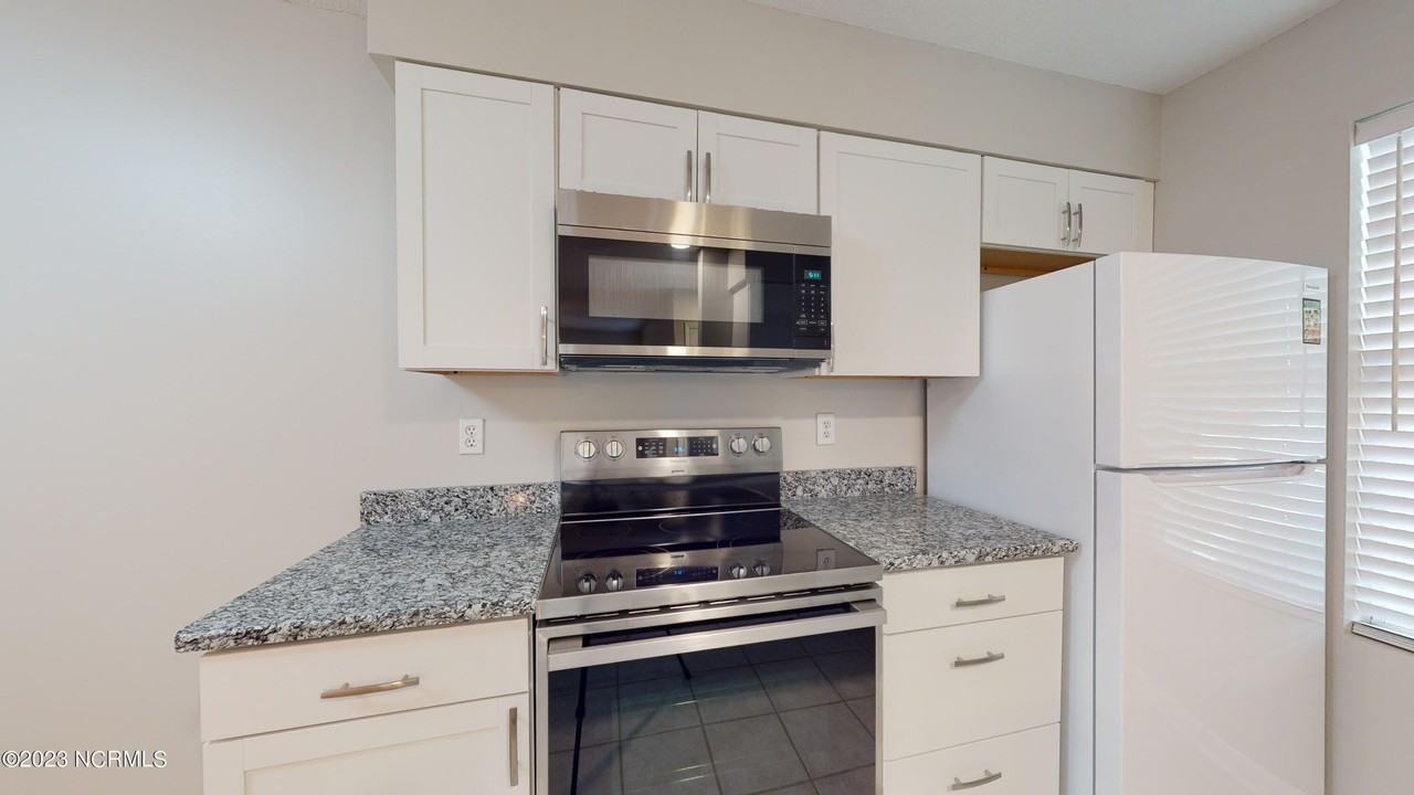 1218 Wilshire Cir - Photo 4 of 22