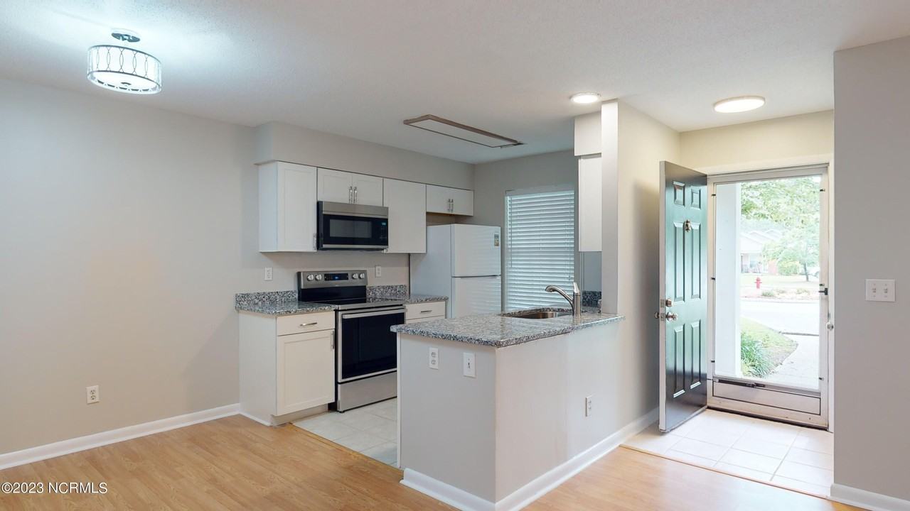 1218 Wilshire Cir - Photo 5 of 22
