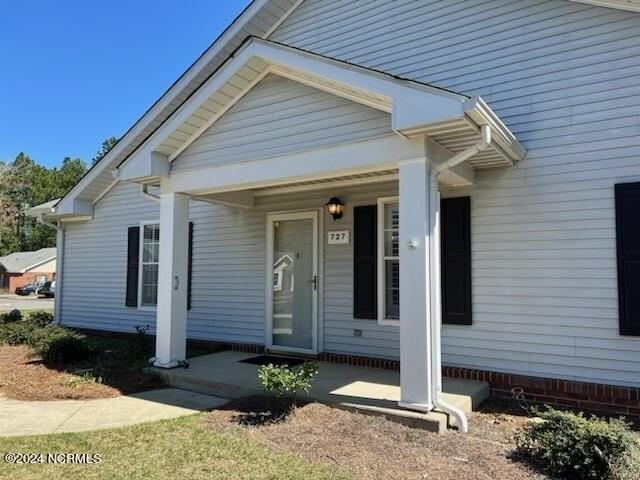 727 Chancery Ln - Photo 3 of 22