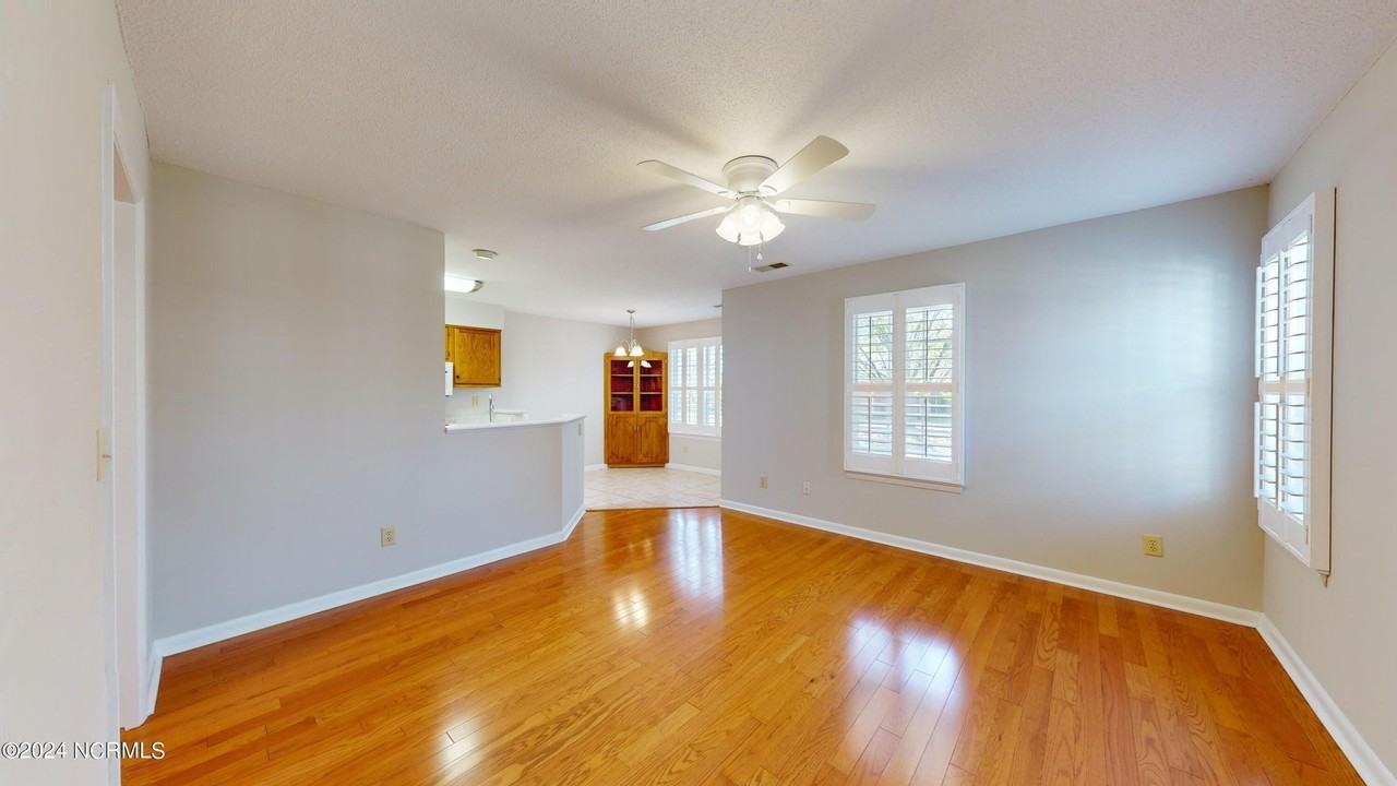 727 Chancery Ln - Photo 5 of 22