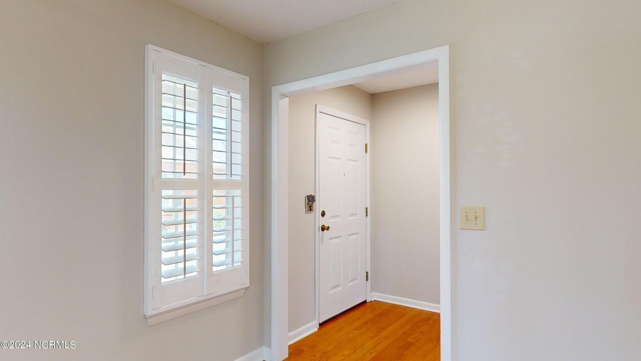 727 Chancery Ln - Photo 6 of 22