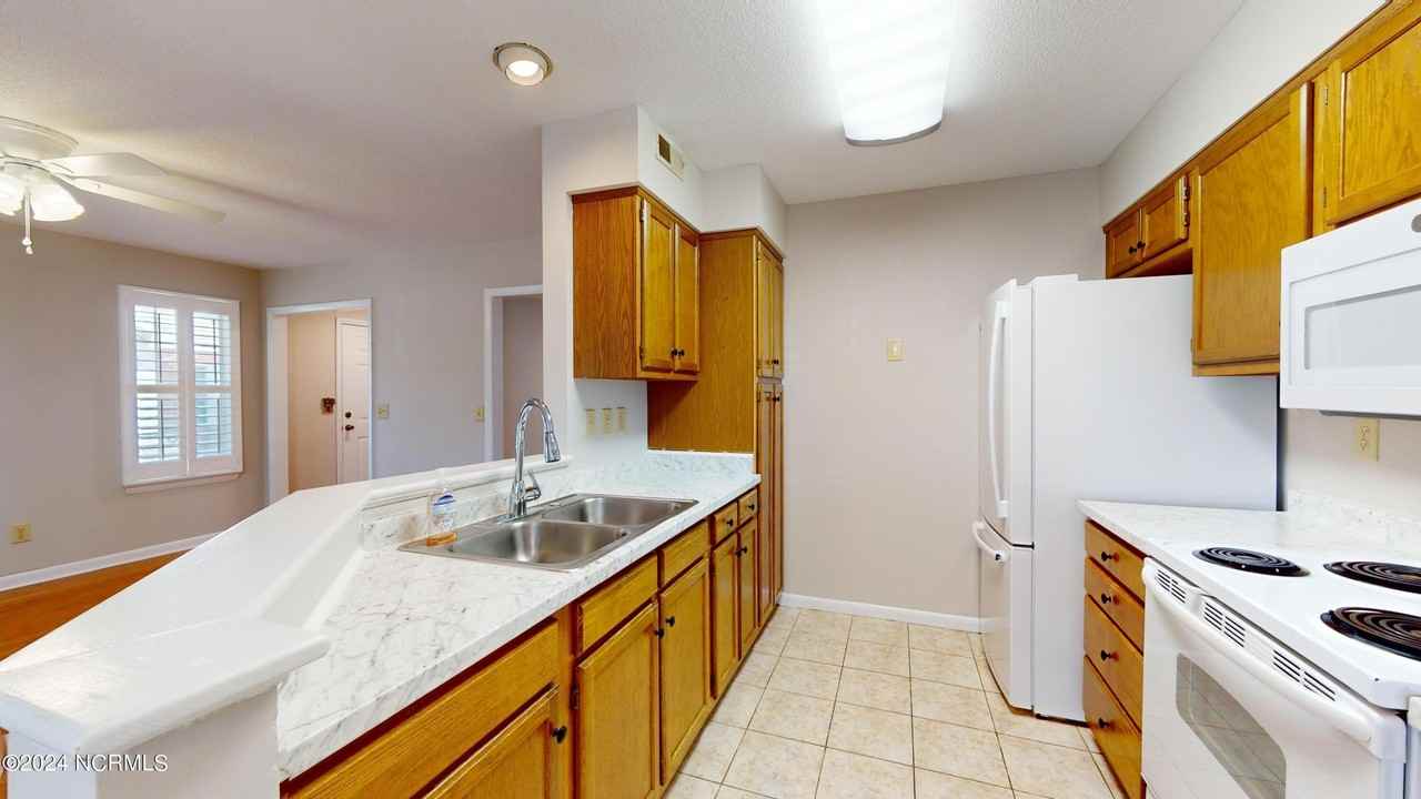 727 Chancery Ln - Photo 7 of 22