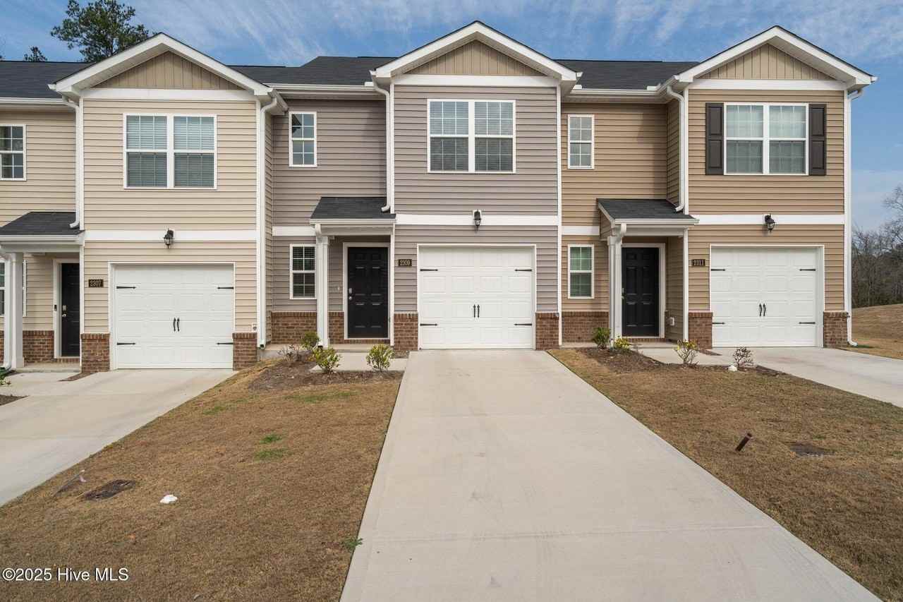 2309 Gracie Ln - Photo 2 of 47
