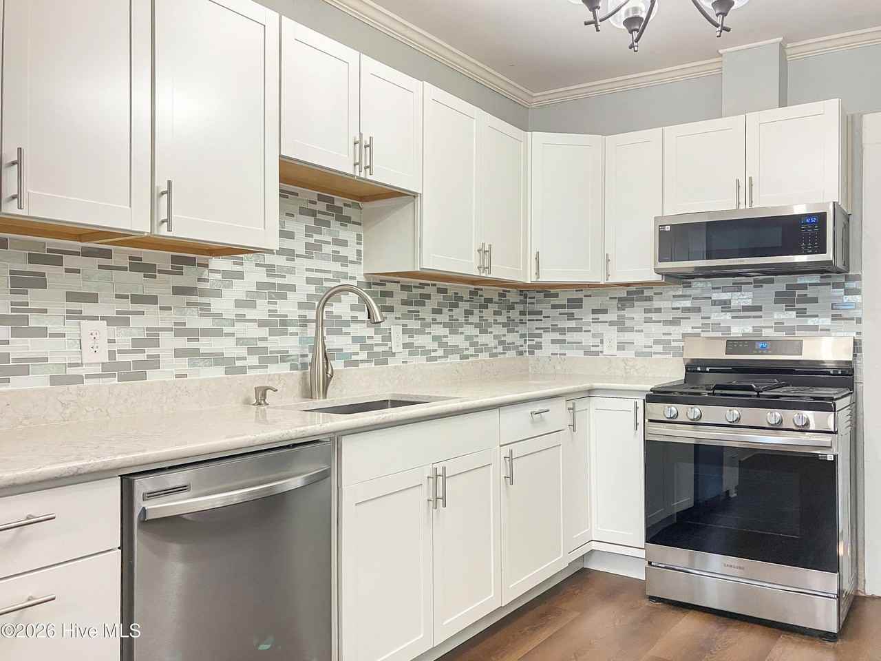 418 Lecompte Ave - Photo 3 of 18
