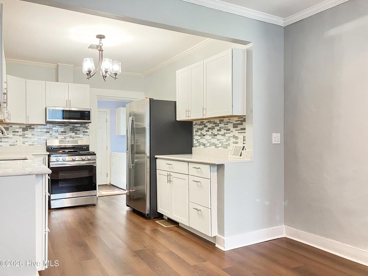 418 Lecompte Ave - Photo 4 of 18