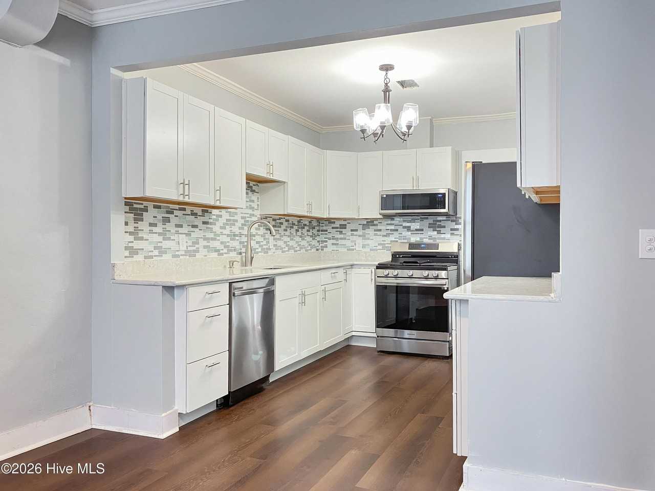 418 Lecompte Ave - Photo 5 of 18