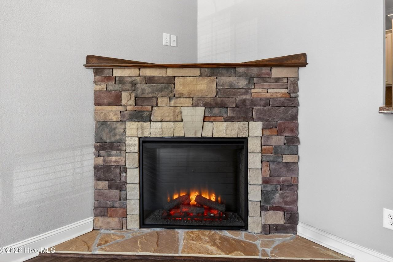 1661 Cambria Dr #B - Photo 5 of 37
