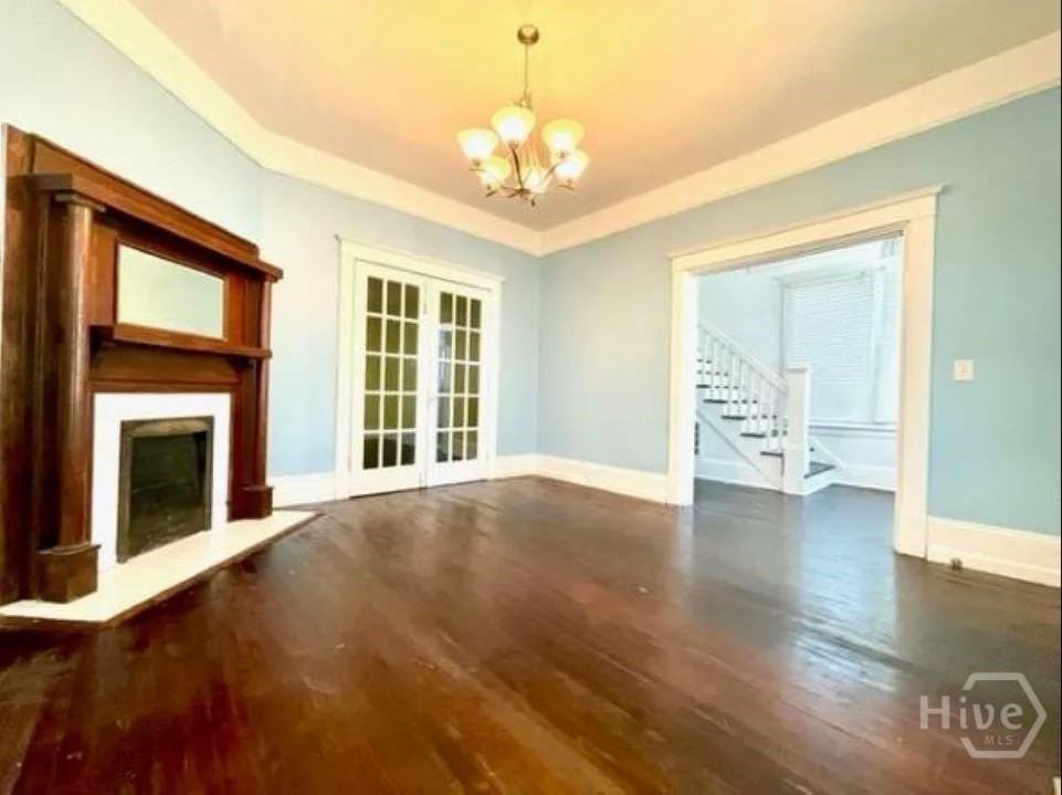 637 E 39th St - Photo 4 of 34