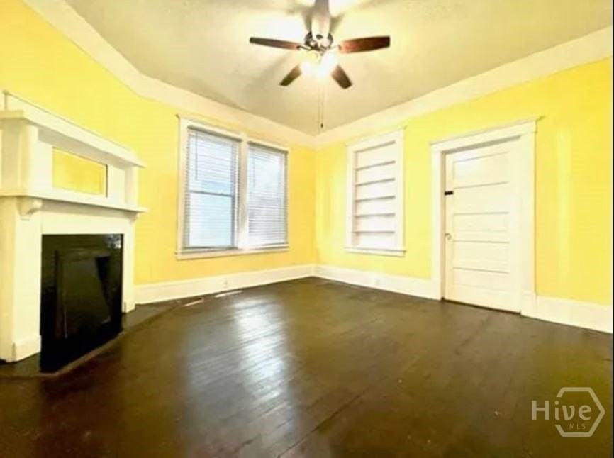 637 E 39th St - Photo 6 of 34