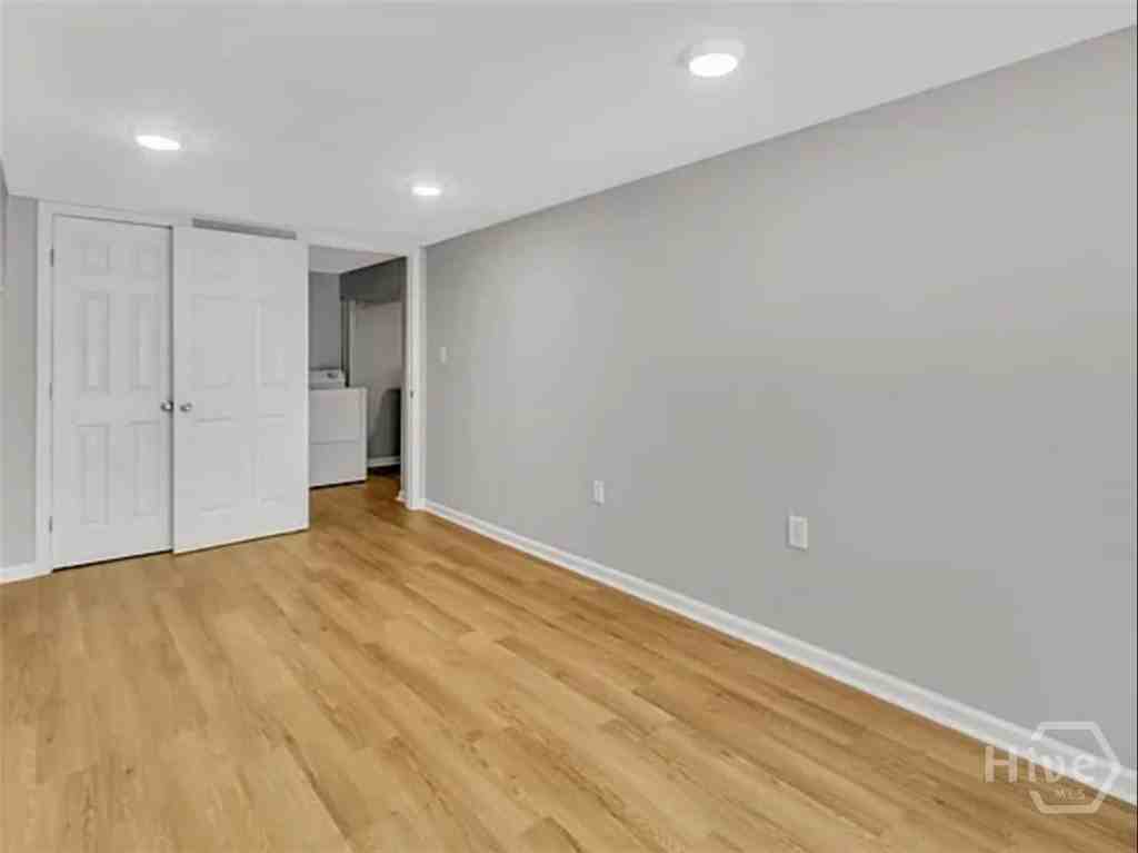 916 E 35th St - Photo 6 of 26