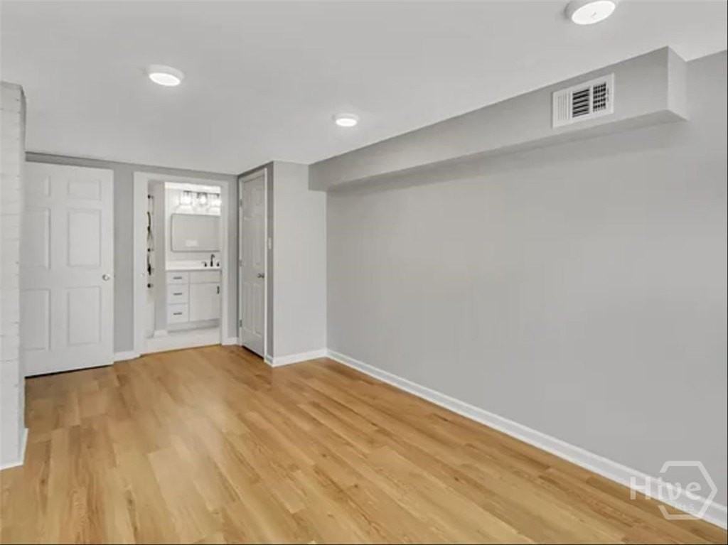 916 E 35th St - Photo 7 of 26