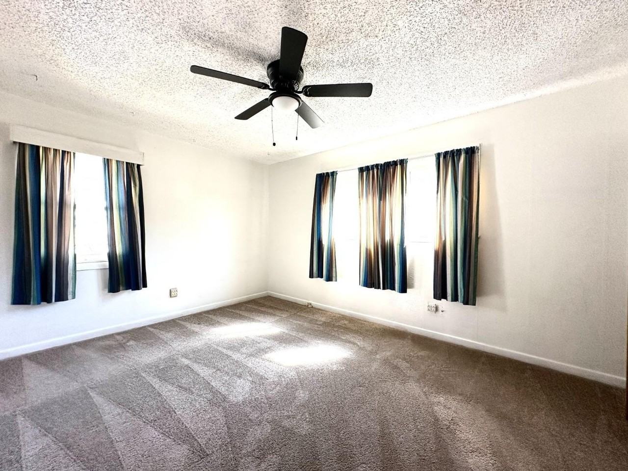3004 43rd St - Photo 5 of 8