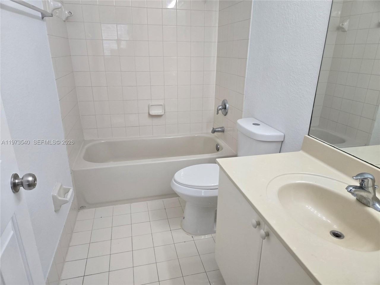 1407 Se 24th Ct #271 - Photo 4 of 11