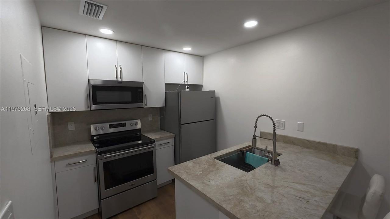 7121 Sw 129th Ave #8 - Photo 5 of 13