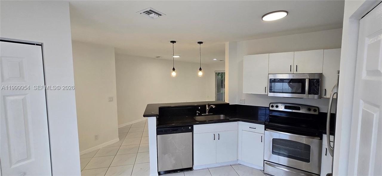 1455 Sw 48th Ter #1455 - Photo 3 of 32