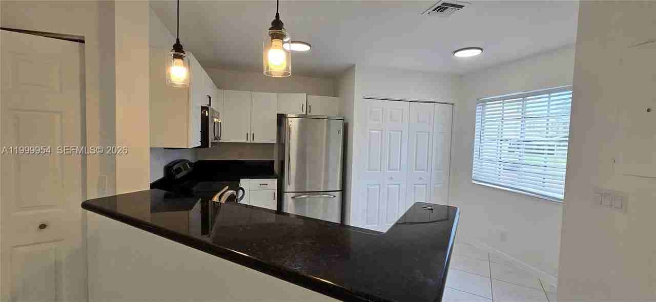 1455 Sw 48th Ter #1455 - Photo 4 of 32