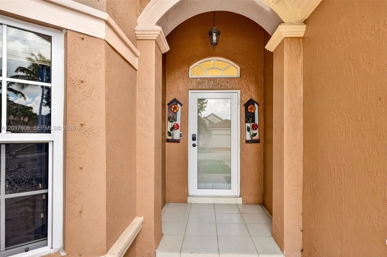 13337 Sw 52nd St - Photo 4 of 40