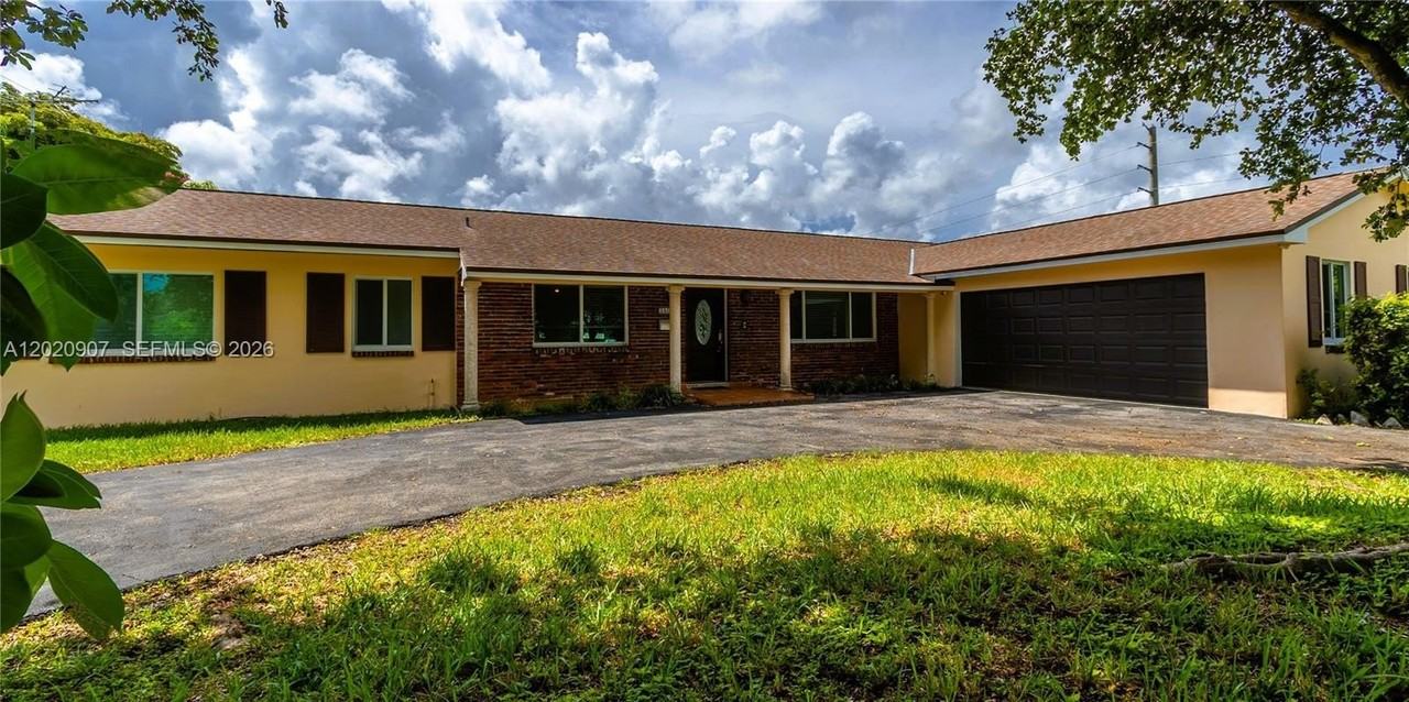 14060 Sw 82nd Ave - Photo 3 of 30