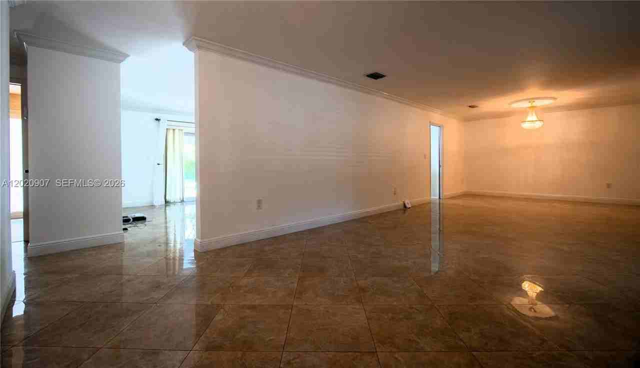 14060 Sw 82nd Ave - Photo 4 of 30