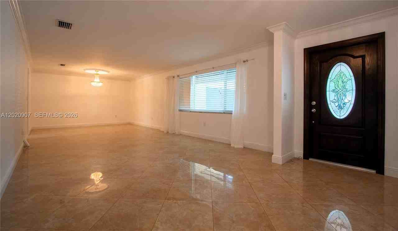 14060 Sw 82nd Ave - Photo 5 of 30